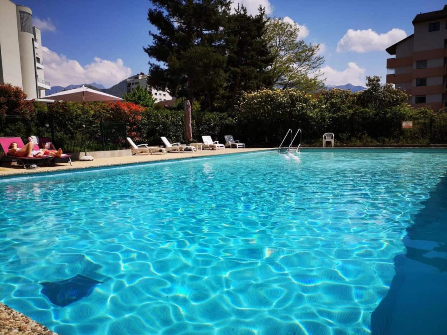 Apartamento Mont Royal Balcon Et Piscine Annecy Exterior foto