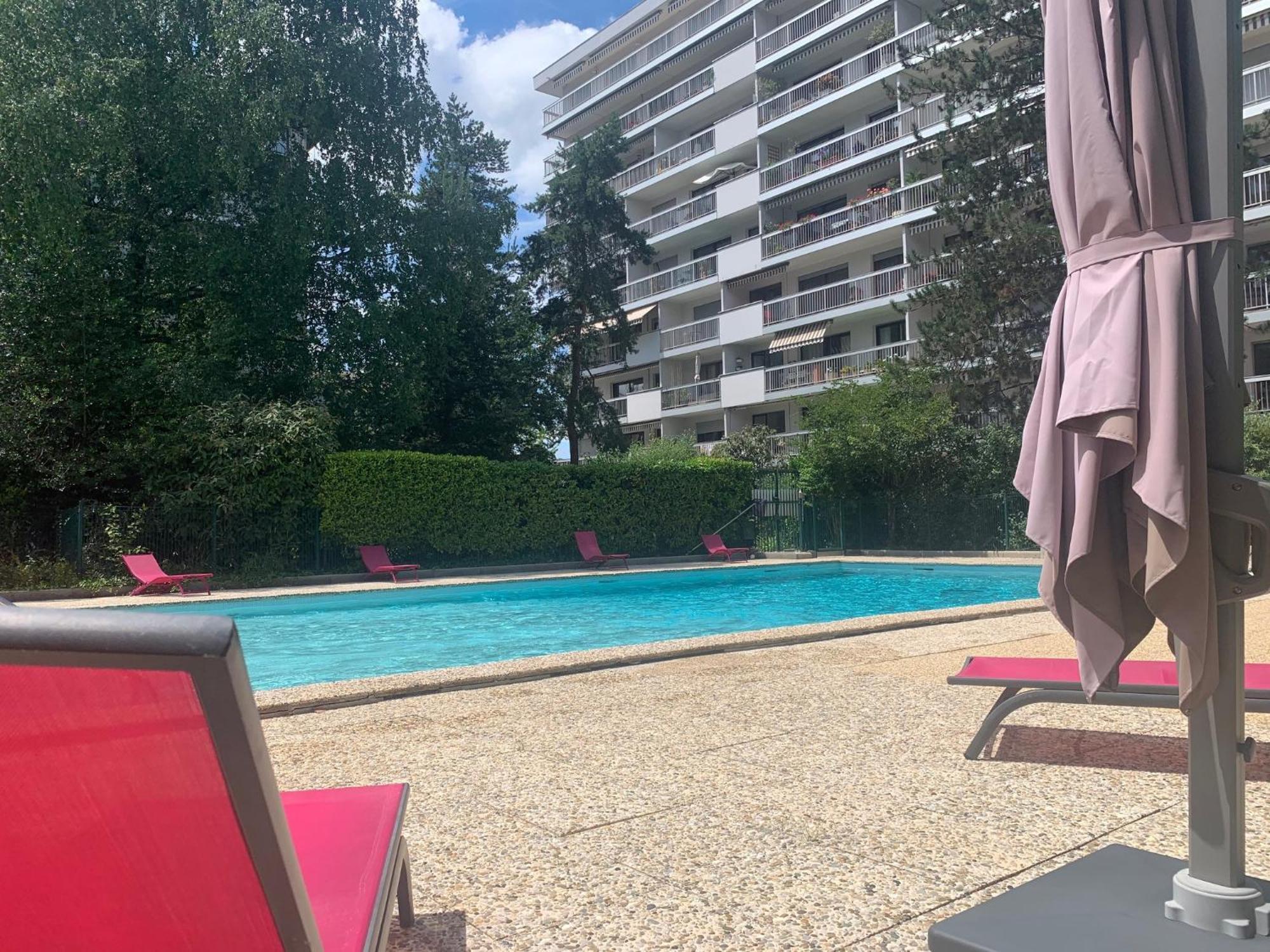 Apartamento Mont Royal Balcon Et Piscine Annecy Exterior foto