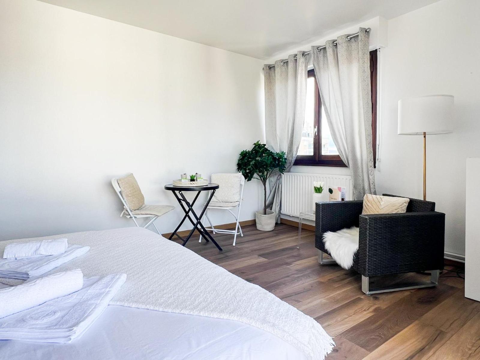 Apartamento Mont Royal Balcon Et Piscine Annecy Exterior foto