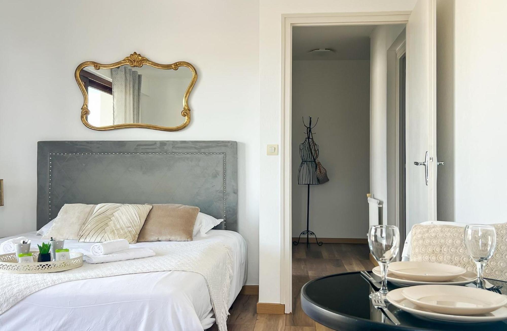 Apartamento Mont Royal Balcon Et Piscine Annecy Exterior foto